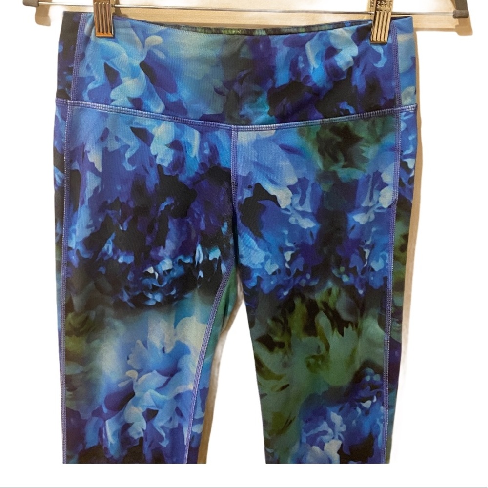 Athleta Chaturanga Multi Floral Capri Leggings (S) - Picture 3 of 10